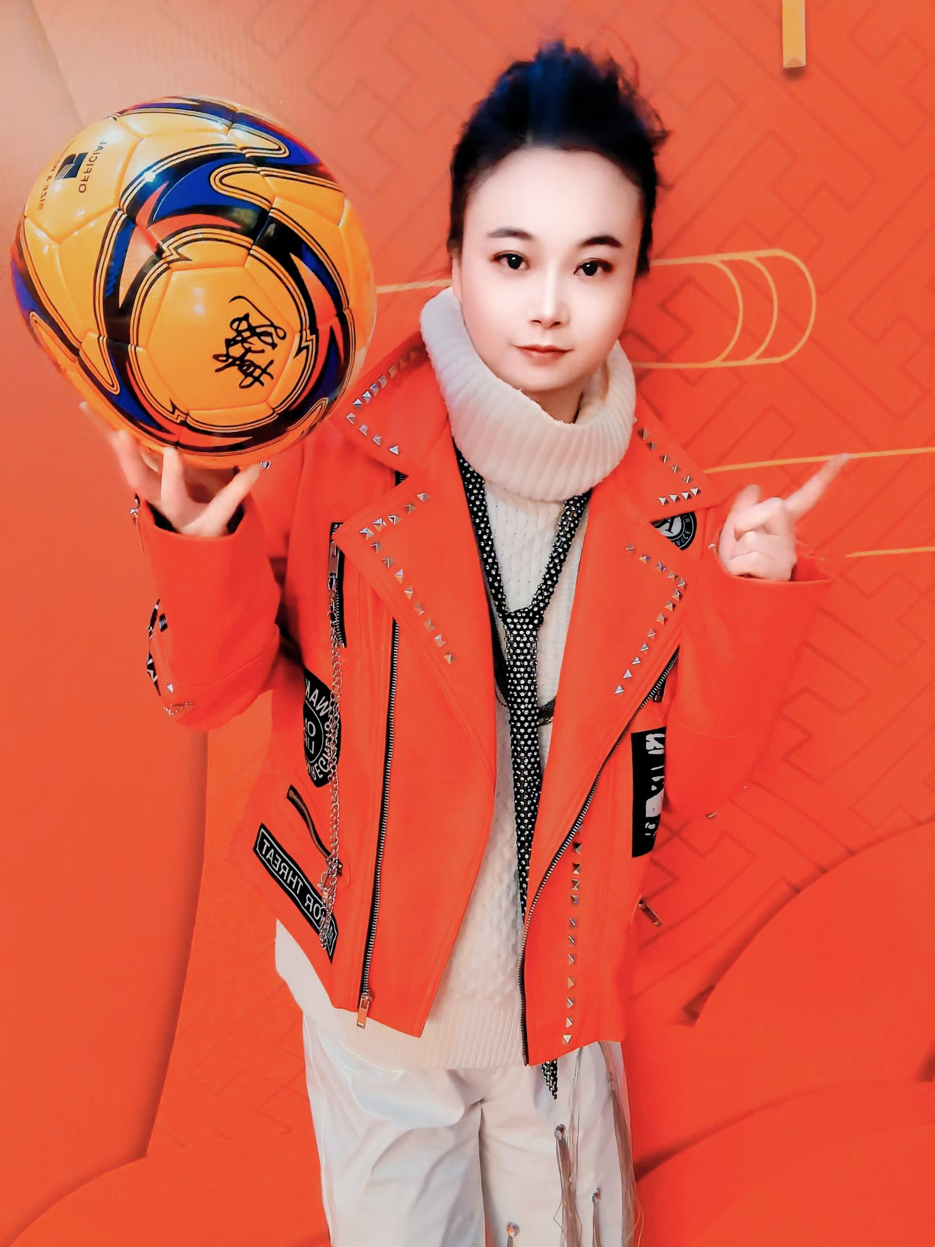 公益为翼，梦想发声！莫婷婷携《中国足球崛起》闪耀中学生春晚舞台